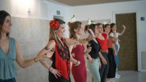 grupo celebrando despedida de soltera en Sevilla